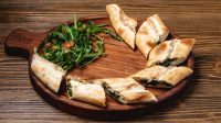 İspanaq və Feta Pendiri ilə Pide