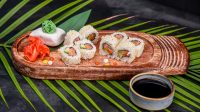 Salmon avocado maki