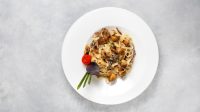 Tagliatelle Göbələk Sousu ilə