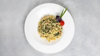Tagliatelle Qızılbalıq və İspanaq ilə